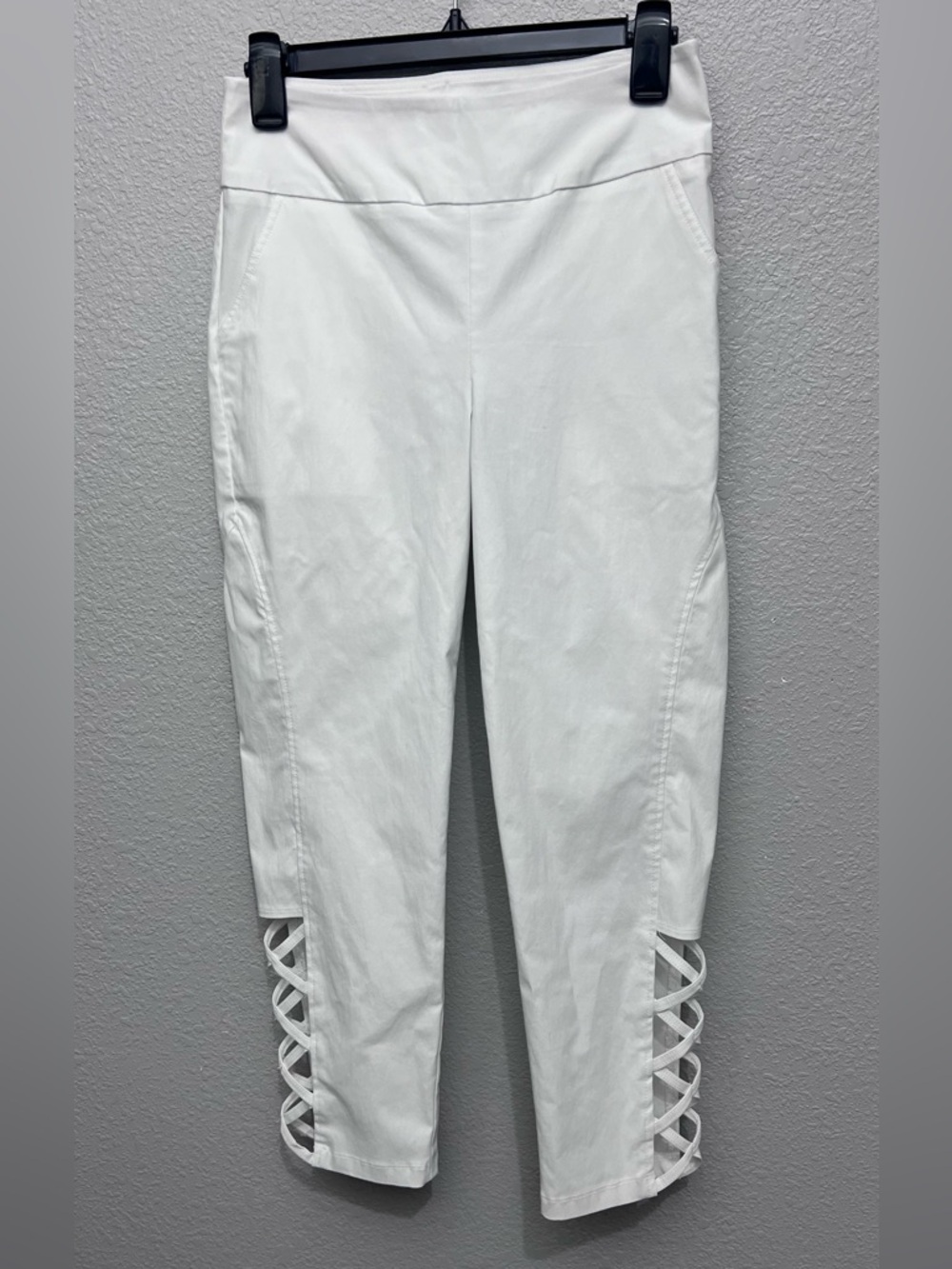 Joseph Ribkoff White Cropped Lace-Up Capri Jeans